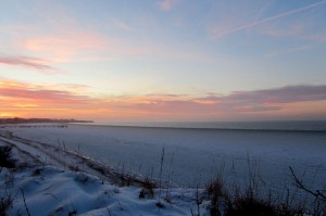 Rerik mit gefrohreneer Ostsee im Winter